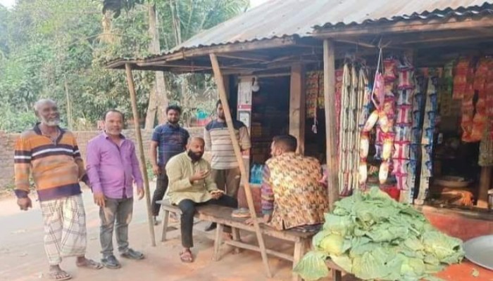 গ্রামের টং দোকানে আড্ডায় মেতেছেন লক্ষ্মীপুর সদর উপজেলা পরিষদের চেয়ারম্যান, নিরহংকারি মানুষ সালাহ উদ্দিন টিপু গ্রামের টং দোকানে আড্ডায় মেতেছেন লক্ষ্মীপুর সদর উপজেলা পরিষদের চেয়ারম্যান, নিরহংকারি মানুষ সালাহ উদ্দিন টিপু