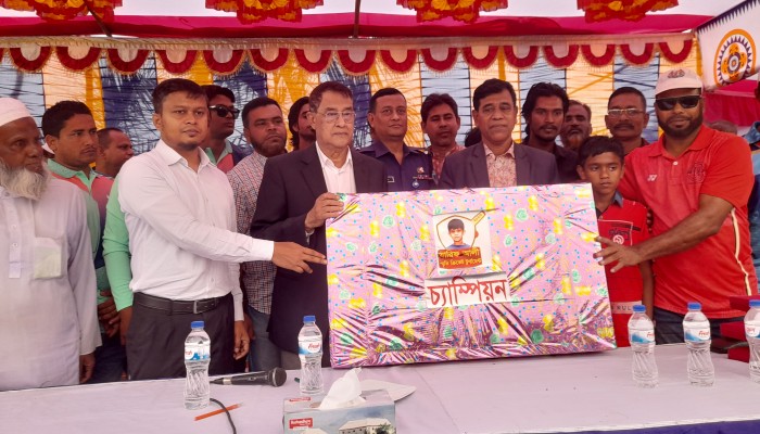 দাউদকান্দিতে অনুষ্ঠিত যারিফ আলী স্মৃতি ক্রিকেট টুর্নামেন্টের ফাইনালে চ্যাম্পিয়ন গাজীপুর দাউদকান্দিতে অনুষ্ঠিত যারিফ আলী স্মৃতি ক্রিকেট টুর্নামেন্টের ফাইনালে চ্যাম্পিয়ন গাজীপুর