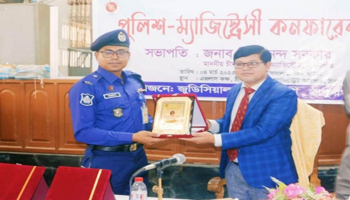 তৃতীয় বারের মতো জেলার শ্রেষ্ঠ ওসি হলেন খায়রুল আনাম তৃতীয় বারের মতো জেলার শ্রেষ্ঠ ওসি হলেন খায়রুল আনাম