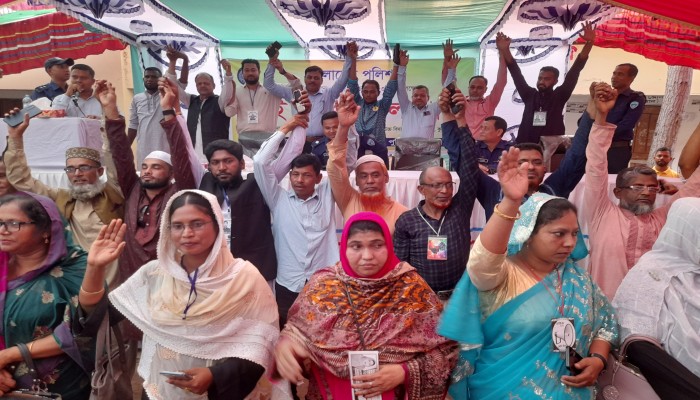 "৯ চেয়ারম্যান প্রার্থীর এক মঞ্চে সপথ "৯ চেয়ারম্যান প্রার্থীর এক মঞ্চে সপথ