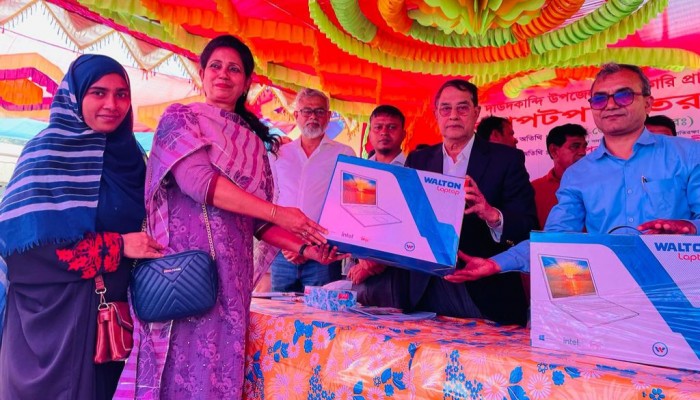 ৭৫টি সরকারি প্রাথমিক বিদ্যালয়ে ল্যাপটপ বিতরণ ৭৫টি সরকারি প্রাথমিক বিদ্যালয়ে ল্যাপটপ বিতরণ