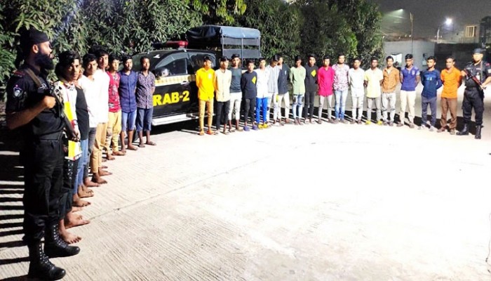 রাজধানীতে কিশোর গ্যাংয়ের ৪৩ সদস্য গ্রেফতার রাজধানীতে কিশোর গ্যাংয়ের ৪৩ সদস্য গ্রেফতার