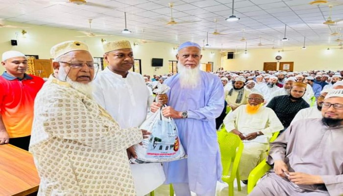 মাসুম ভূঁইয়ার উদ্যোগে ইমাম-মুয়াজ্জিনদের ইফতার সামগ্রী প্রদান মাসুম ভূঁইয়ার উদ্যোগে ইমাম-মুয়াজ্জিনদের ইফতার সামগ্রী প্রদান