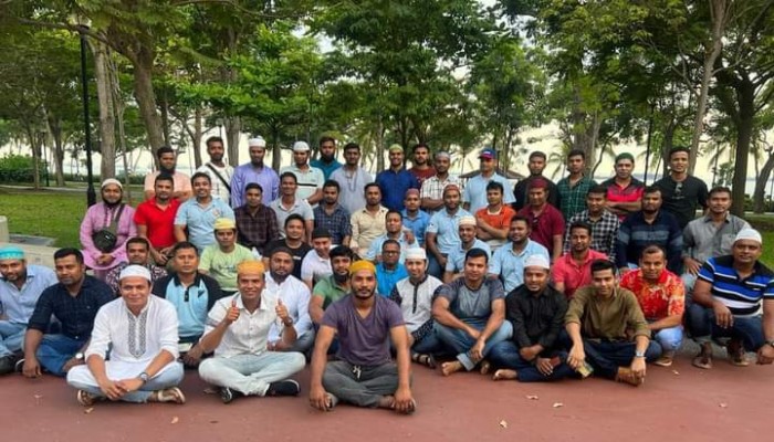 সিংঙ্গাপুরে কর্মরত বাংলাদেশী চালকদের ইফতার মাহফিল সিংঙ্গাপুরে কর্মরত বাংলাদেশী চালকদের ইফতার মাহফিল