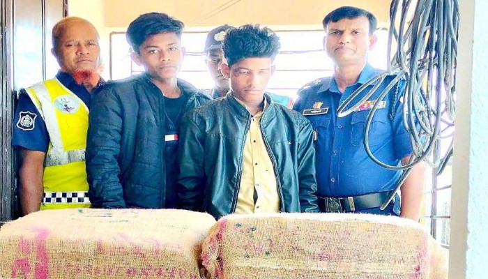 সুনামগঞ্জে নৌ-পুলিশের অভিযান ভারতীয় নাসির বিড়িসহ আটক ২ সুনামগঞ্জে নৌ-পুলিশের অভিযান ভারতীয় নাসির বিড়িসহ আটক ২