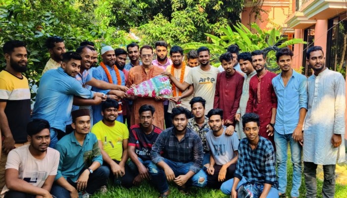 তাঁতী লীগ দাউদকান্দি শাখার নবগঠিত কমিটির পক্ষ থেকে সুবিদ আলী ভূঁইয়া এমপিকে ফুলেল শুভেচ্ছা তাঁতী লীগ দাউদকান্দি শাখার নবগঠিত কমিটির পক্ষ থেকে সুবিদ আলী ভূঁইয়া এমপিকে ফুলেল শুভেচ্ছা