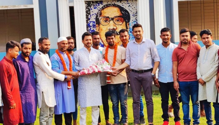 মেয়র নাঈম ইউসুফ সেইন ও জেলা পরিষদ সদস্য নাছিম ইউসুফ রেইকে ফুলেল শুভেচ্ছা মেয়র নাঈম ইউসুফ সেইন ও জেলা পরিষদ সদস্য নাছিম ইউসুফ রেইকে ফুলেল শুভেচ্ছা