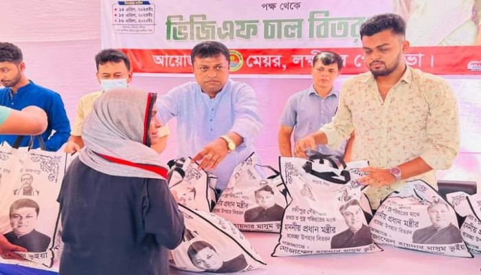 প্রধানমন্ত্রী শেখ হাসিনার খাদ্য উপহার চাউল পেল লক্ষ্ণীপুরের ৬ হাজার পরিবার প্রধানমন্ত্রী শেখ হাসিনার খাদ্য উপহার চাউল পেল লক্ষ্ণীপুরের ৬ হাজার পরিবার