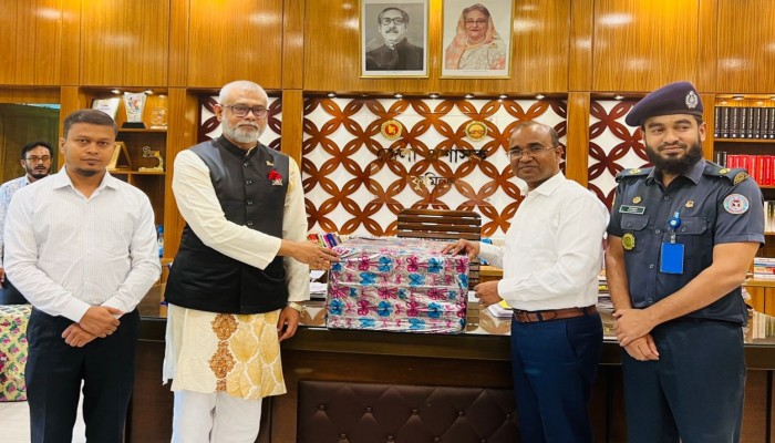 কুমিল্লা কারাগারে বন্দিদের ঈদের উপহার দিলেন দাউদকান্দি উপজেলা চেয়ারম্যান মোহাম্মদ আলী কুমিল্লা কারাগারে বন্দিদের ঈদের উপহার দিলেন দাউদকান্দি উপজেলা চেয়ারম্যান মোহাম্মদ আলী
