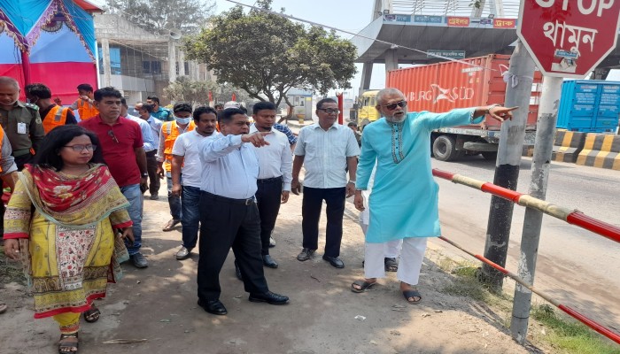 ঈদকে সামনে রেখে ঢাকা-চট্টগ্রাম মহাসড়কের দাউদকান্দি টোলপ্লাজা পরিদর্শনে সড়ক ও মহাসড়ক সচীব আমিন উল্লাহ নূরী ঈদকে সামনে রেখে ঢাকা-চট্টগ্রাম মহাসড়কের দাউদকান্দি টোলপ্লাজা পরিদর্শনে সড়ক ও মহাসড়ক সচীব আমিন উল্লাহ নূরী