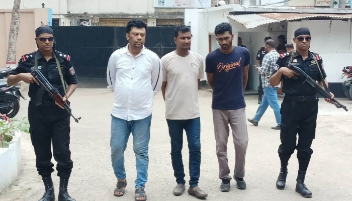 কুমিল্লায় যুবলীগ নেতা জামাল হত্যা মামলার ৩ আসামী গ্রেপ্তার কুমিল্লায় যুবলীগ নেতা জামাল হত্যা মামলার ৩ আসামী গ্রেপ্তার