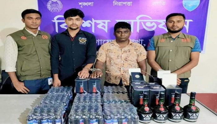 কুমিল্লা ডিবির অভিযান দু'শ বোতল ফেন্সিডিল ও ১২ বোতল হুইস্কিসহ দুই মাদক ব্যবসায়ী গ্রেপ্তার কুমিল্লা ডিবির অভিযান দু'শ বোতল ফেন্সিডিল ও ১২ বোতল হুইস্কিসহ দুই মাদক ব্যবসায়ী গ্রেপ্তার