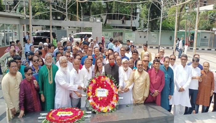 বঙ্গবন্ধুর প্রতিকৃতিতে কুমিল্লা মহানগর আওয়ীলীগের শ্রদ্ধা নিবেদন বঙ্গবন্ধুর প্রতিকৃতিতে কুমিল্লা মহানগর আওয়ীলীগের শ্রদ্ধা নিবেদন