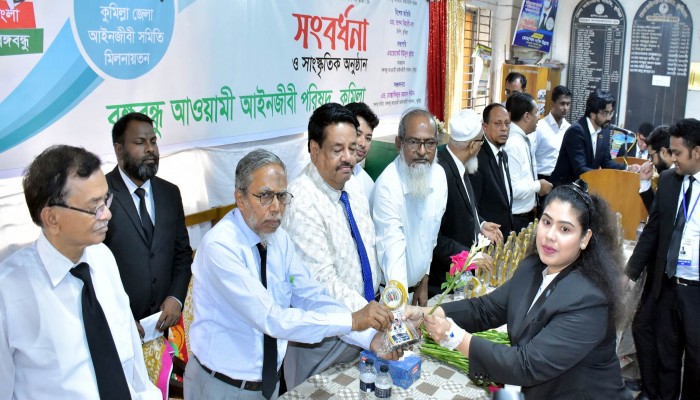 কুমিল্লা জেলা আইনজীবী সমিতিতে যোগদানকৃত নবীন আইনজীবীদের সংবর্ধনা কুমিল্লা জেলা আইনজীবী সমিতিতে যোগদানকৃত নবীন আইনজীবীদের সংবর্ধনা