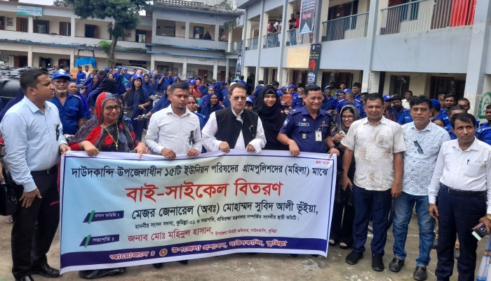বাইসাইকেল পেল গ্রাম পুলিশের ৫৭ নারী সদস্য বাইসাইকেল পেল গ্রাম পুলিশের ৫৭ নারী সদস্য