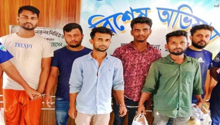 কুমিল্লার লাকসামে ৬ ভুয়া ডিবি গ্রেপ্তার" কুমিল্লার লাকসামে ৬ ভুয়া ডিবি গ্রেপ্তার"