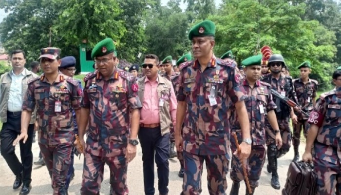 নির্বাচন ঘিরে অবৈধ অস্ত্র আনা ঠেকাতে সতর্ক বিজিবি: কুমিল্লায় মহাপরিচালক নির্বাচন ঘিরে অবৈধ অস্ত্র আনা ঠেকাতে সতর্ক বিজিবি: কুমিল্লায় মহাপরিচালক