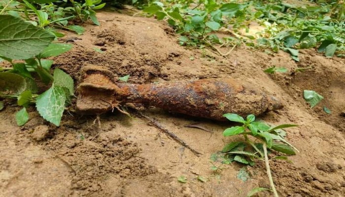বৃষ্টির পানিতে বেরিয়ে আসলো অবিস্ফোরিত মটারশেল বৃষ্টির পানিতে বেরিয়ে আসলো অবিস্ফোরিত মটারশেল