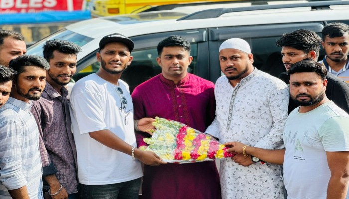 কেন্দ্রীয় ছাত্রলীগনেতা পমনকে ফুলেল শুভেচ্ছা জানান দাউদকান্দি ছাত্রলীগনেতা সফিউল্লাহ শুভ কেন্দ্রীয় ছাত্রলীগনেতা পমনকে ফুলেল শুভেচ্ছা জানান দাউদকান্দি ছাত্রলীগনেতা সফিউল্লাহ শুভ