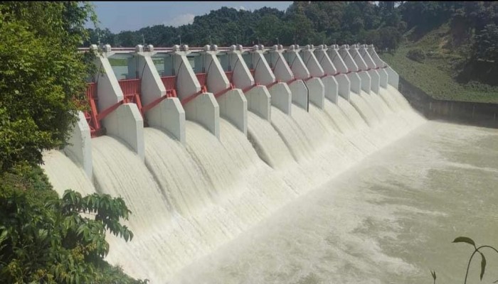 কাপ্তাই লেকে পানি বৃদ্ধিতে খুলে দেওয়া হলো স্পীলওয়ের ১৬ টি গেইট প্রতি সেকেন্ড ৯ হাজার কিউসেক পানি নিষ্কাষণ কাপ্তাই লেকে পানি বৃদ্ধিতে খুলে দেওয়া হলো স্পীলওয়ের ১৬ টি গেইট প্রতি সেকেন্ড ৯ হাজার কিউসেক পানি নিষ্কাষণ