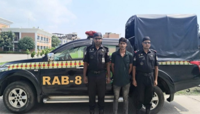 কুপ্রস্তাবে রাজি না হওয়ায় নার্সকে কুপিয়ে জখম করা আসামীকে গ্রেপ্তার করেছে র্যাব কুপ্রস্তাবে রাজি না হওয়ায় নার্সকে কুপিয়ে জখম করা আসামীকে গ্রেপ্তার করেছে র্যাব