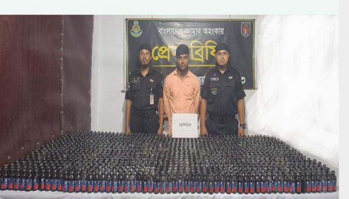 র্যাবের অভিযান বাদাম ভর্তি ট্রাক থেকে ১ হাজার বোতল ফেনসিডিলসহ আটক এক র্যাবের অভিযান বাদাম ভর্তি ট্রাক থেকে ১ হাজার বোতল ফেনসিডিলসহ আটক এক