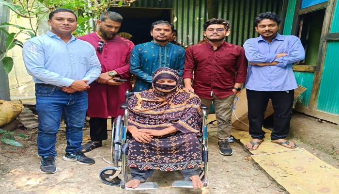 হাজেরা খাতুন সাদকায়ে জারিয়া ফাউন্ডেশন নর্থ আমেরিকার উদ্যোগে প্রতিবন্ধীকে হুইল চেয়ার প্রদান হাজেরা খাতুন সাদকায়ে জারিয়া ফাউন্ডেশন নর্থ আমেরিকার উদ্যোগে প্রতিবন্ধীকে হুইল চেয়ার প্রদান