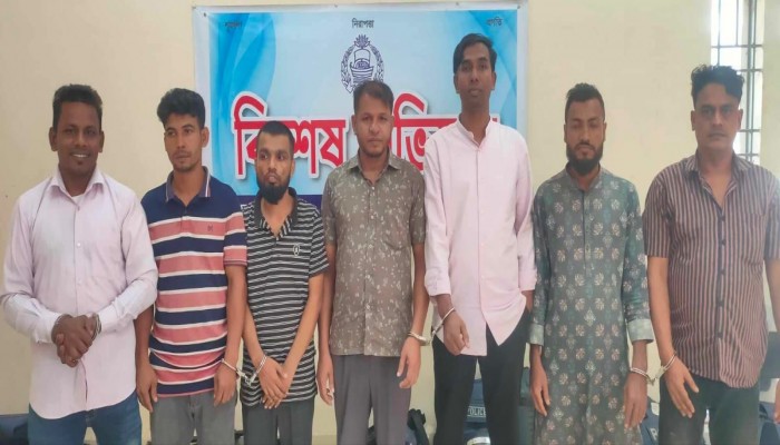 বান্দরবানে বিএনপির ৬ নেতাকর্মী গ্রেপ্তার বান্দরবানে বিএনপির ৬ নেতাকর্মী গ্রেপ্তার