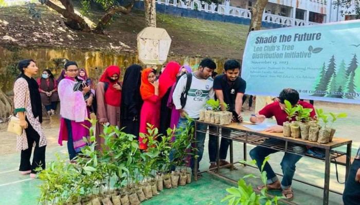 কুবি'র লিও ক্লাবের শেড দ্যা ফিউচার গাছ বিতরণ কুবি'র লিও ক্লাবের শেড দ্যা ফিউচার গাছ বিতরণ