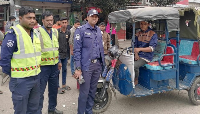 চৌদ্দগ্রামে থ্রি হুইলার বন্ধে হাইওয়ে পুলিশের সাঁড়াশি অভিযান | প্রধান খবর চৌদ্দগ্রামে থ্রি হুইলার বন্ধে হাইওয়ে পুলিশের সাঁড়াশি অভিযান | প্রধান খবর