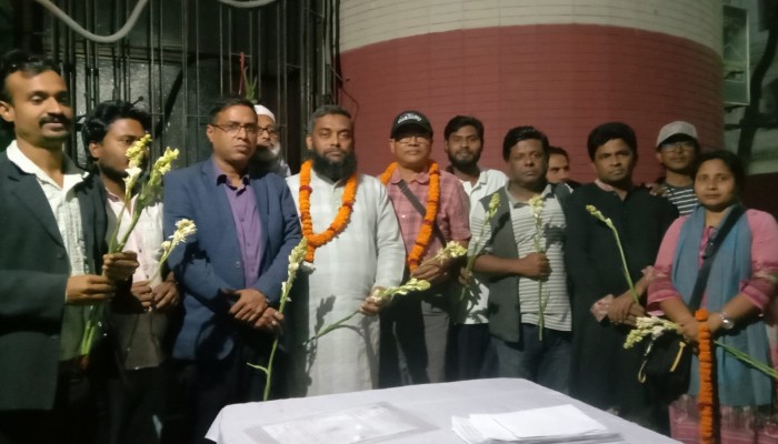 মেট্রোপলিটন প্রেস ক্লাবের এজিএম শেষে নতুন কমিটি ঘোষণা মেট্রোপলিটন প্রেস ক্লাবের এজিএম শেষে নতুন কমিটি ঘোষণা