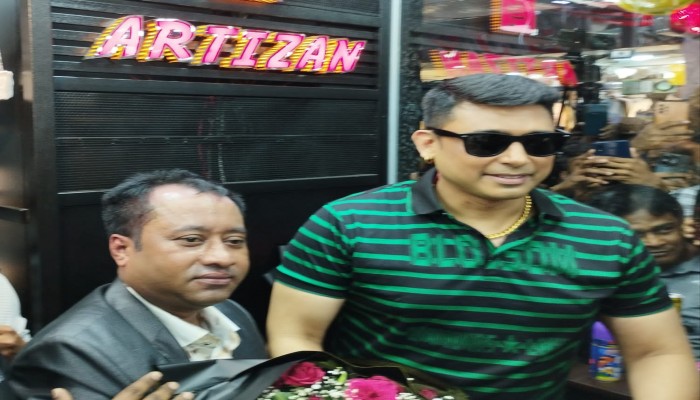 ফ্যাশন ব্র্যান্ড আর্টিজ্যানের আউটলেট উদ্বোধন করলেন জায়েদ খান | প্রধান খবর ফ্যাশন ব্র্যান্ড আর্টিজ্যানের আউটলেট উদ্বোধন করলেন জায়েদ খান | প্রধান খবর