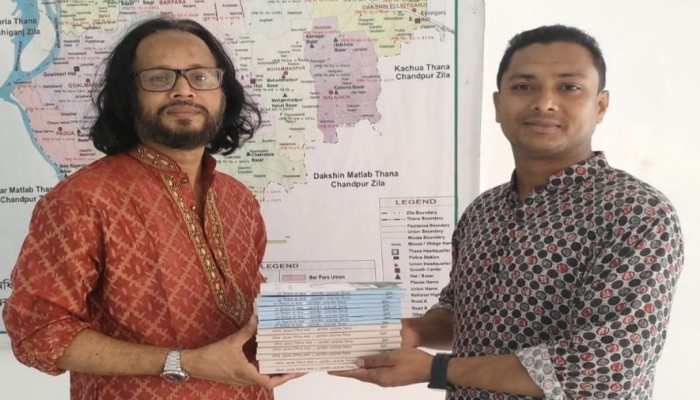 সাংবাদিক শরীফ প্রধান পাঠাগার'এ বই উপহার দিলেন কবি হোসাইন মোহাম্মদ দিদার সাংবাদিক শরীফ প্রধান পাঠাগার'এ বই উপহার দিলেন কবি হোসাইন মোহাম্মদ দিদার