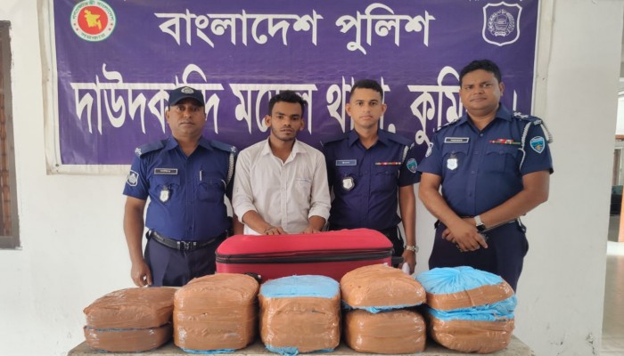 দাউদকান্দিতে ১৪ কেজি গাঁজাসহ ১ জন গ্রেফতার | প্রধান খবর দাউদকান্দিতে ১৪ কেজি গাঁজাসহ ১ জন গ্রেফতার | প্রধান খবর