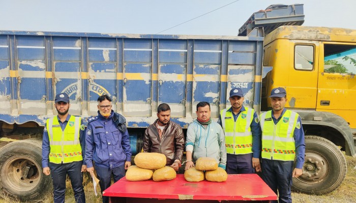 ঢাকা-চট্টগ্রাম মহাসড়কের দাউদকান্দিতে ১২ কেজি গাঁজাসহ দুই মাদক ব্যবসায়ী আটক ঢাকা-চট্টগ্রাম মহাসড়কের দাউদকান্দিতে ১২ কেজি গাঁজাসহ দুই মাদক ব্যবসায়ী আটক