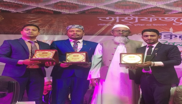 "প্রাক্তন ৩ ছাত্রকে সংবর্ধণা দিলেন শিক্ষক" "প্রাক্তন ৩ ছাত্রকে সংবর্ধণা দিলেন শিক্ষক"