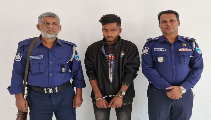 ৬ ঘন্টার মধ্যে দাউদকান্দিতে শাহাদাত হত্যা মামলার আসামী আটক | প্রধান খবর ৬ ঘন্টার মধ্যে দাউদকান্দিতে শাহাদাত হত্যা মামলার আসামী আটক | প্রধান খবর