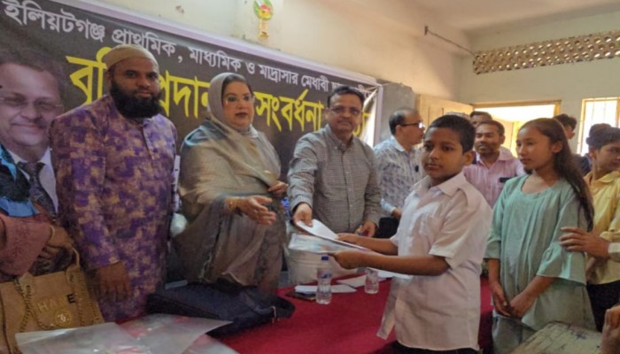 দাউদকান্দিতে মেধাবী শিক্ষার্থীদের বৃত্তি প্রদান ও সংবর্ধণা দাউদকান্দিতে মেধাবী শিক্ষার্থীদের বৃত্তি প্রদান ও সংবর্ধণা