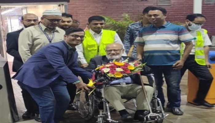 চিকিৎসা শেষে দেশে ফিরেছেন খন্দকার মোশাররফ ফুলেল শুভেচ্ছা জানালেন পারভেজ খন্দকার চিকিৎসা শেষে দেশে ফিরেছেন খন্দকার মোশাররফ ফুলেল শুভেচ্ছা জানালেন পারভেজ খন্দকার