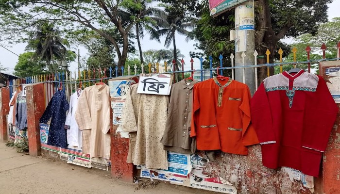 দাউদকান্দিতে সুবিধা বঞ্চিতদের জন্য বিনামূল্যের পাঞ্জাবির দোকান দাউদকান্দিতে সুবিধা বঞ্চিতদের জন্য বিনামূল্যের পাঞ্জাবির দোকান
