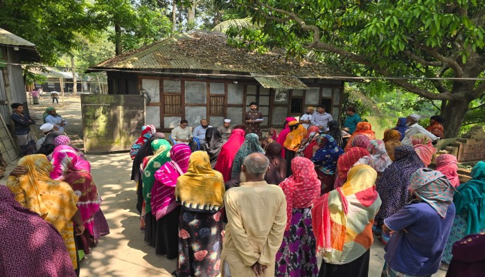 দাউদকান্দিতে বিটেশ্বর ইউনিয়ন উন্নয়ন ফোরামের উদ্যোগে সুবিধা বঞ্চিতদের নগদ অর্থ প্রদান দাউদকান্দিতে বিটেশ্বর ইউনিয়ন উন্নয়ন ফোরামের উদ্যোগে সুবিধা বঞ্চিতদের নগদ অর্থ প্রদান