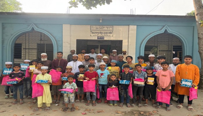 পাঁচওয়াক্ত নামাজ পড়ায় হাসানপুর গ্রামের ৩৪ শিশুকে পুরস্কার দিলেন ছাত্র শিবির পাঁচওয়াক্ত নামাজ পড়ায় হাসানপুর গ্রামের ৩৪ শিশুকে পুরস্কার দিলেন ছাত্র শিবির