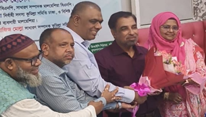 কুমিল্লা সমিতি ঢাকার সভাপতি ও সম্পাদককে মালয়েশিয়ায় উষ্ণ সংবর্ধনা কুমিল্লা সমিতি ঢাকার সভাপতি ও সম্পাদককে মালয়েশিয়ায় উষ্ণ সংবর্ধনা