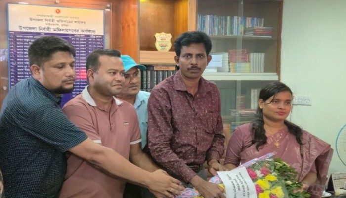 দাউদকান্দির নবাগত ইউএনও নাছরিন আক্তারকে ধানসিঁড়ি সমাজকল্যাণ পরিষদের ফুলেল শুভেচ্ছা দাউদকান্দির নবাগত ইউএনও নাছরিন আক্তারকে ধানসিঁড়ি সমাজকল্যাণ পরিষদের ফুলেল শুভেচ্ছা
