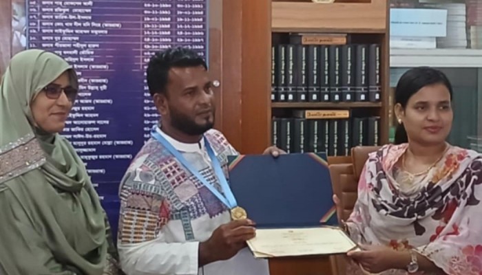 জাতীয় স্বর্ণ পদক পাওয়ায় রহমত আলীকে সংবর্ধনা দিলো উপজেলা প্রশাসন জাতীয় স্বর্ণ পদক পাওয়ায় রহমত আলীকে সংবর্ধনা দিলো উপজেলা প্রশাসন