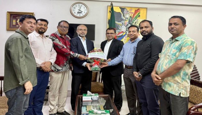 নিজ গ্রামের মানুষের ফুলেল শুভেচ্ছায় সিক্ত পররাষ্ট্র সচীব মোতালেব সরকার নিজ গ্রামের মানুষের ফুলেল শুভেচ্ছায় সিক্ত পররাষ্ট্র সচীব মোতালেব সরকার