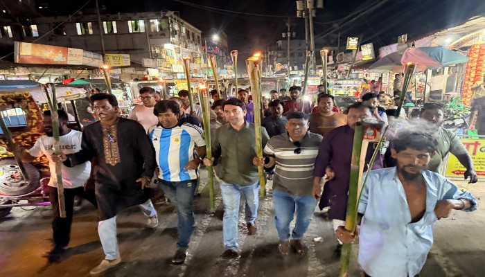 দাউদকান্দিতে যুবদলের মশাল মিছিল